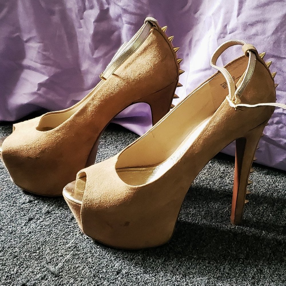 Wild Pair women's size 8M open toe platform stiletto spiked heels taupe suede